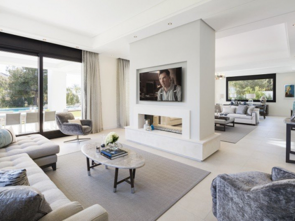 🏡 Modern 5 Bedrooms Villa For Sale in Sierra Blanca 🏡