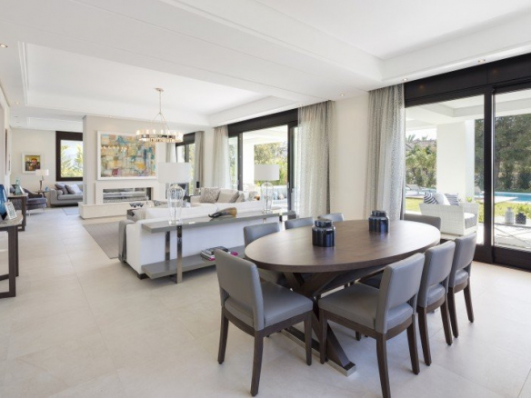 🏡 Modern 5 Bedrooms Villa For Sale in Sierra Blanca 🏡