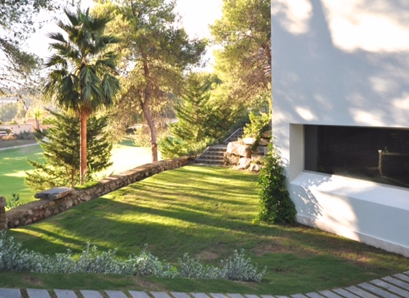 Marbella villa for sale & rent in a private urbanization