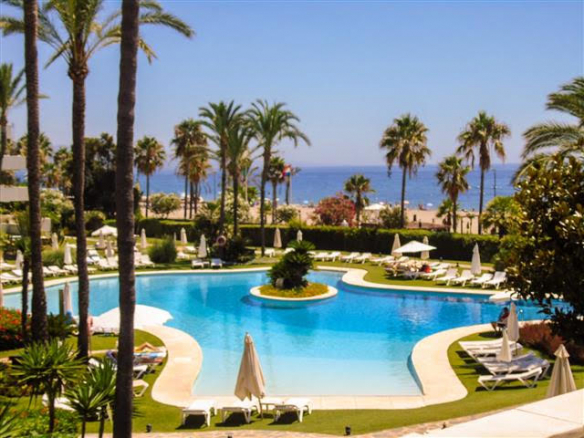 Los Granados de Banús  3 bedroom apartment for rent near Puerto Banus Sea views