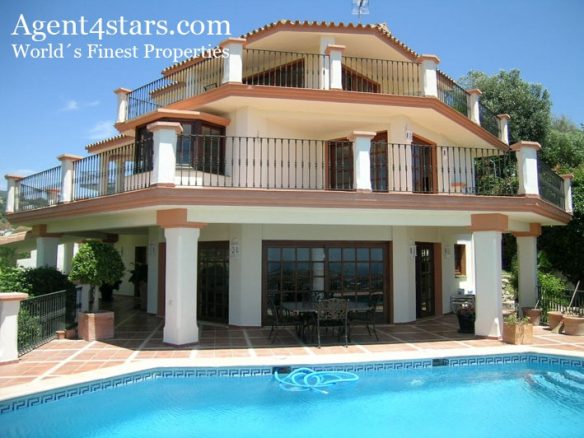 Benahavis – Hilltop Villa – Panoramic Views