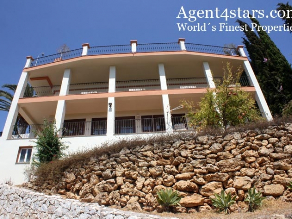 Benahavis – Hilltop Villa – Panoramic Views