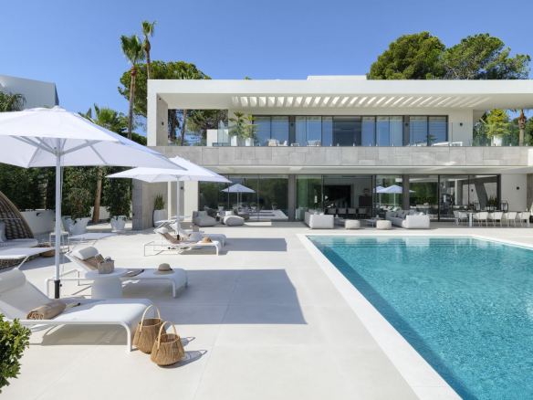 SOLD – LA VILLA – Nueva Andalucia – 9B Modern villa – Panoramic views