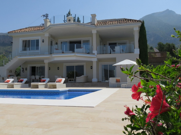 Reduced – 15min Puerto Banus – Villa –  10.000m2 plot