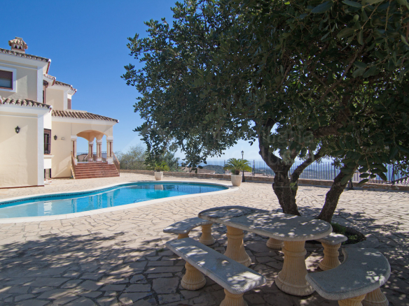 Casares hilltop villa for sale with panoramic views