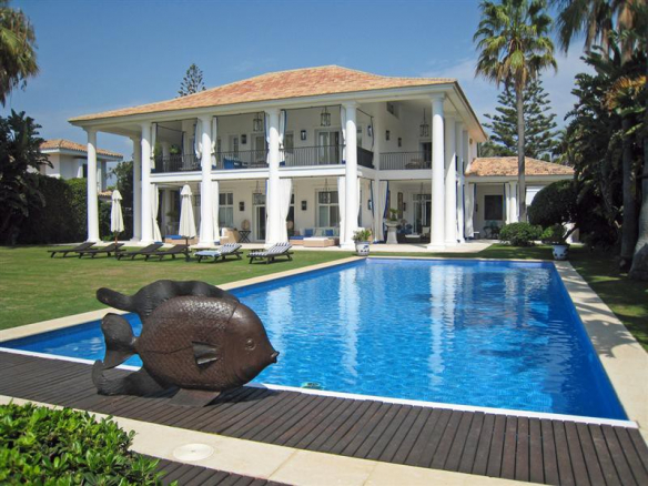 Reduced – Marbella west – Beachfront Villa for sale & rent