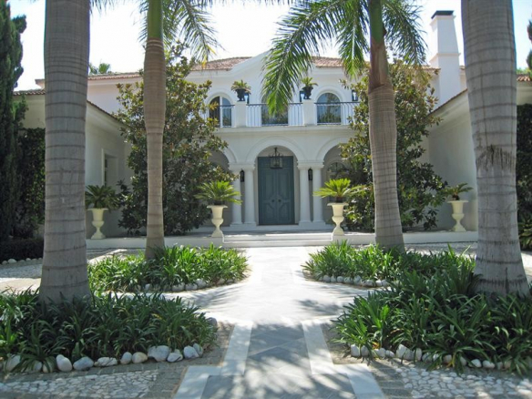 Reduced – Marbella west – Beachfront Villa for sale & rent