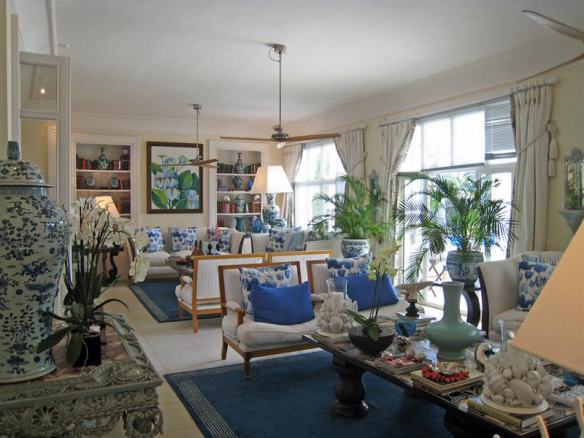 Reduced – Marbella west – Beachfront Villa for sale & rent