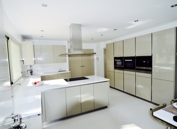 Marbella villa for sale & rent in a private urbanization