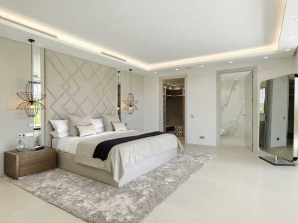 SOLD – LA VILLA – Nueva Andalucia – 9B Modern villa – Panoramic views