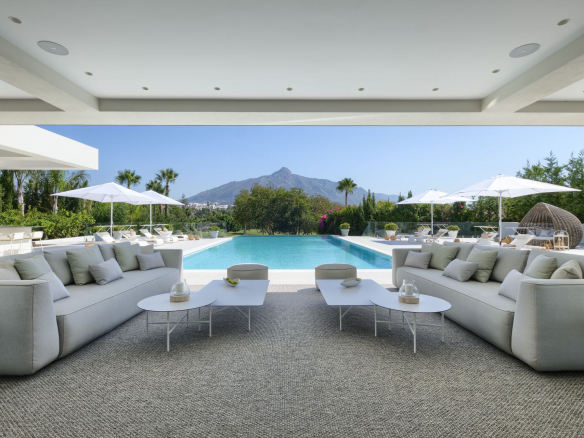 SOLD – LA VILLA – Nueva Andalucia – 9B Modern villa – Panoramic views
