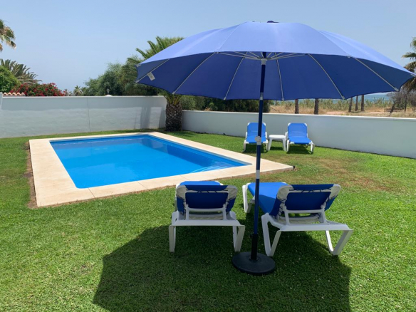 Estepona – Beachfront villa – Sea views – Holiday rental