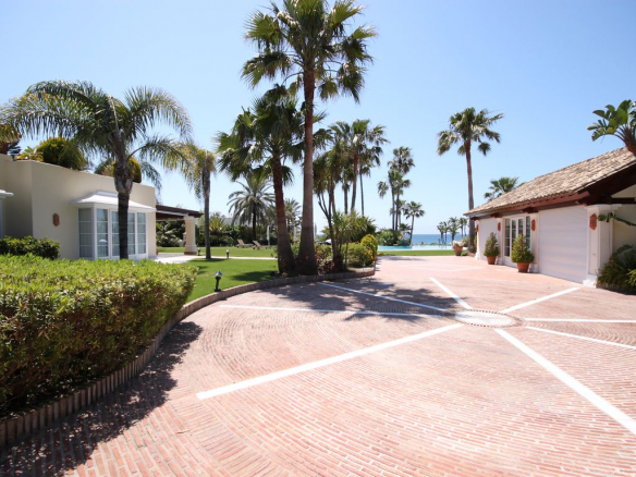 Marbella East – Beachfront Mansion  – For rent