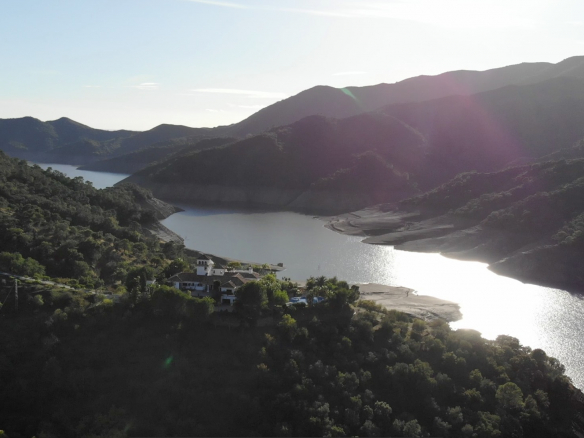 15min behind Puerto Banus fantastic lake Property
