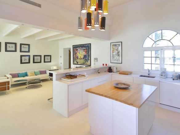 Reduced 🏰 Estepona Beachfront Mansion: A Dream Residence on an Extensive Plot 🌊🌴