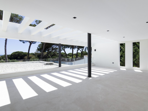 Beach villa – Marbella East 6bedroom modern villa for sale