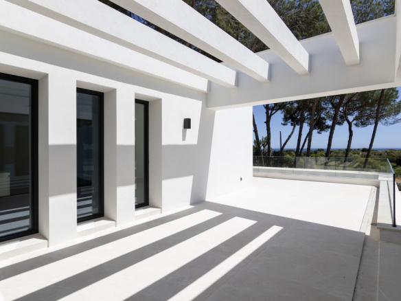 Beach villa – Marbella East 6bedroom modern villa for sale