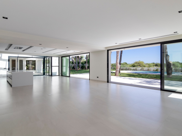 Beach villa – Marbella East 6bedroom modern villa for sale