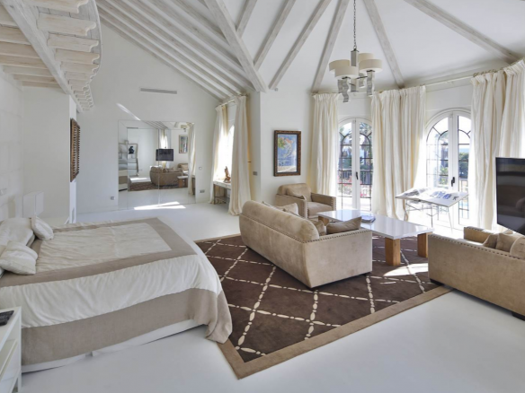 Reduced 🏰 Estepona Beachfront Mansion: A Dream Residence on an Extensive Plot 🌊🌴