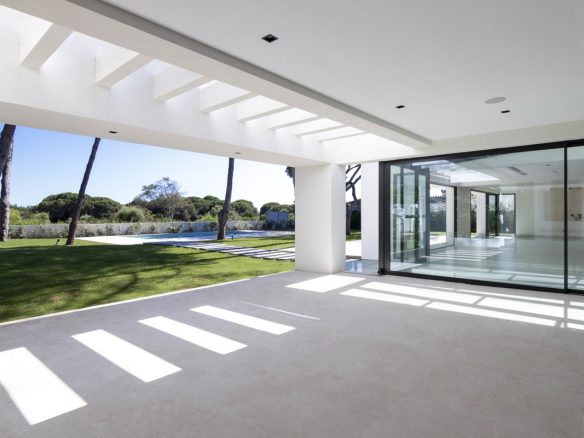 Beach villa – Marbella East 6bedroom modern villa for sale