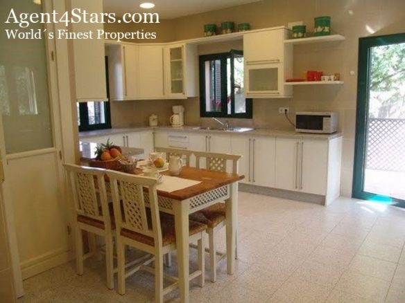 Golden Mile – Villa for sale in gated community