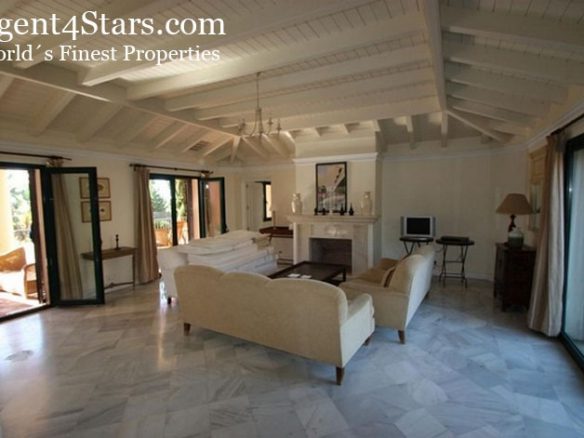 Golden Mile – Villa for sale in gated community