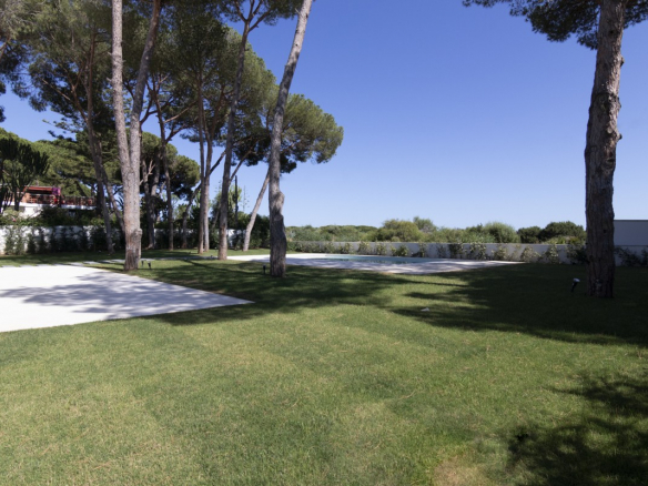 Beach villa – Marbella East 6bedroom modern villa for sale