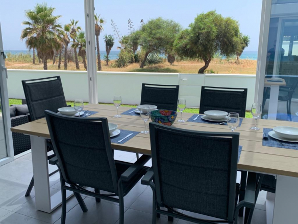 Estepona – Beachfront villa – Sea views – Holiday rental