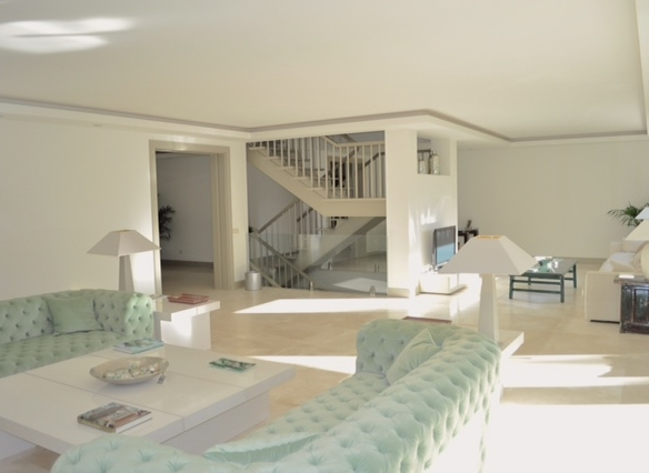 Marbella villa for sale & rent in a private urbanization