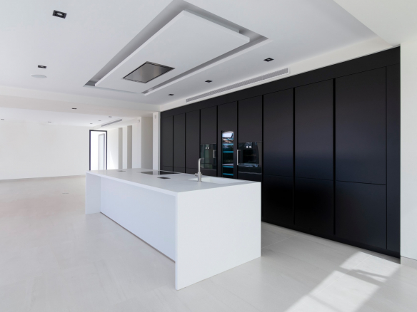 Beach villa – Marbella East 6bedroom modern villa for sale