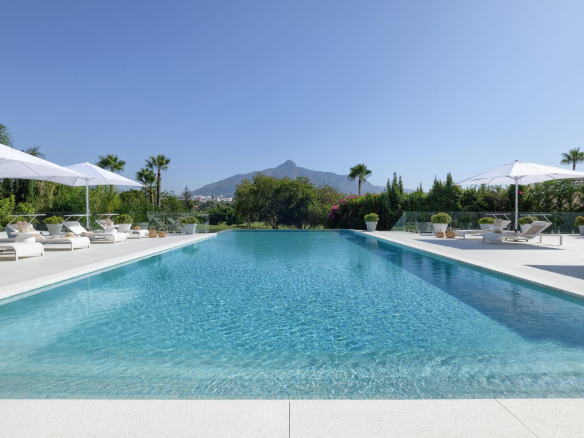 SOLD – LA VILLA – Nueva Andalucia – 9B Modern villa – Panoramic views