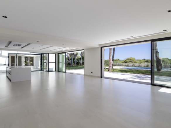 Beach villa – Marbella East 6bedroom modern villa for sale