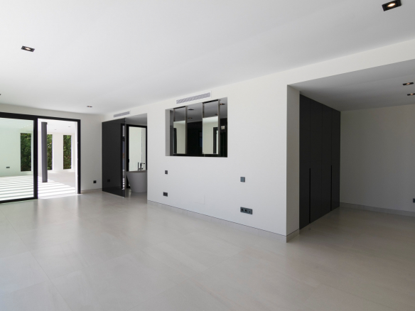 Beach villa – Marbella East 6bedroom modern villa for sale
