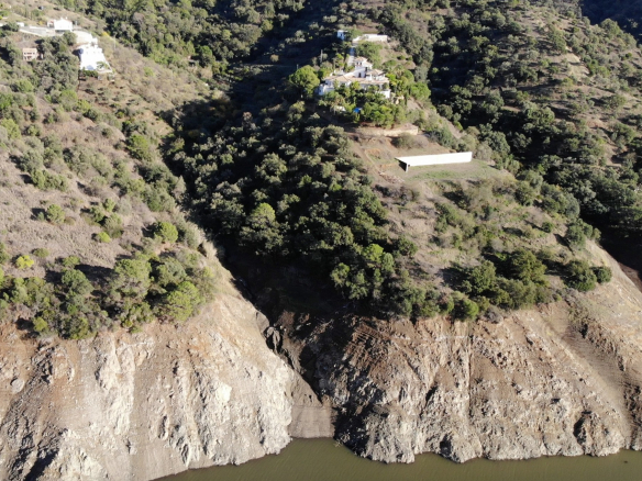 15min behind Puerto Banus fantastic lake Property