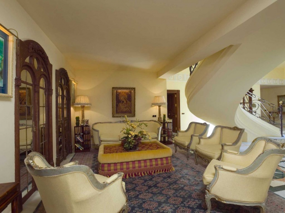 Marbella East – Beachfront Mansion  – For rent