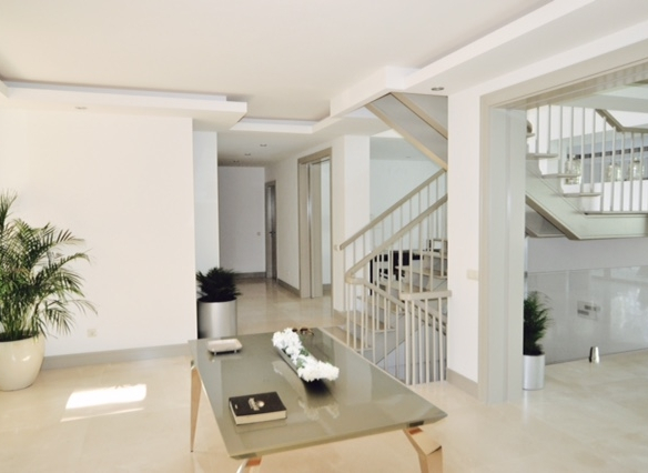 Marbella villa for sale & rent in a private urbanization