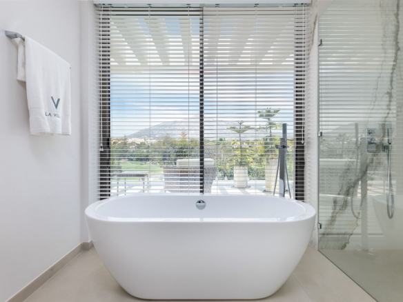 SOLD – LA VILLA – Nueva Andalucia – 9B Modern villa – Panoramic views