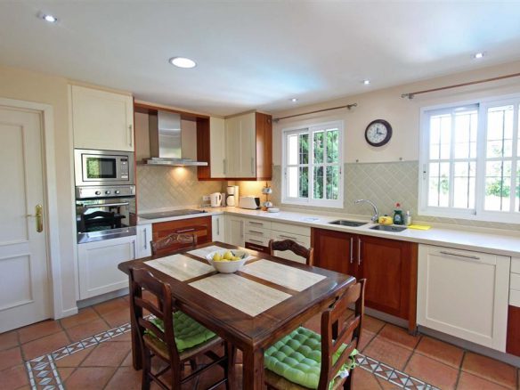 Nueva Andalucia villa to rent short & long term