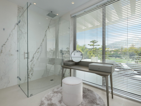 SOLD – LA VILLA – Nueva Andalucia – 9B Modern villa – Panoramic views