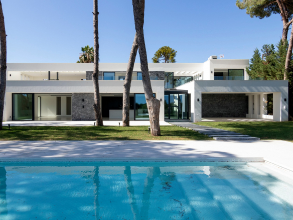 Beach villa – Marbella East 6bedroom modern villa for sale