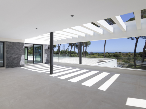 Beach villa – Marbella East 6bedroom modern villa for sale