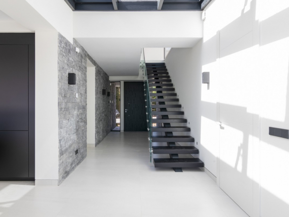 Beach villa – Marbella East 6bedroom modern villa for sale