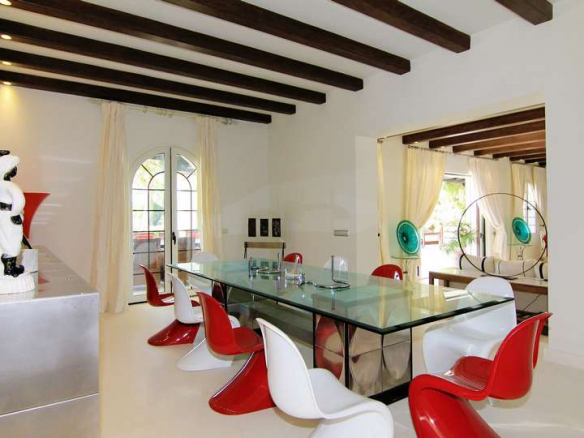 Reduced 🏰 Estepona Beachfront Mansion: A Dream Residence on an Extensive Plot 🌊🌴