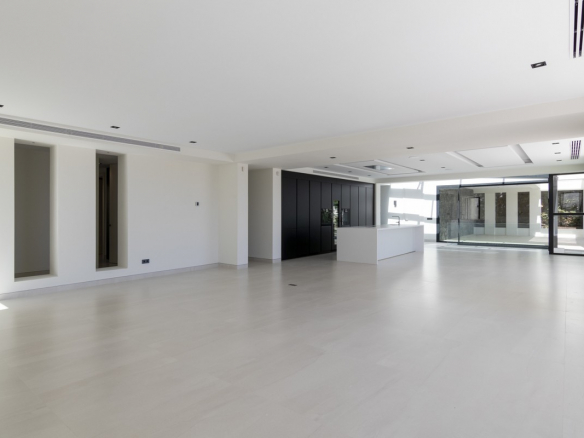 Beach villa – Marbella East 6bedroom modern villa for sale