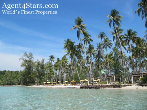 Island next to Luxury Resort