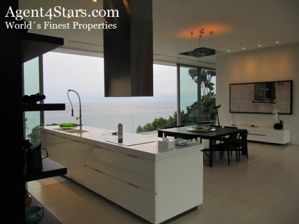 Perfect Modern home in Phuket with Sea views