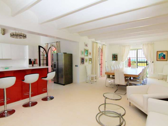 Reduced 🏰 Estepona Beachfront Mansion: A Dream Residence on an Extensive Plot 🌊🌴