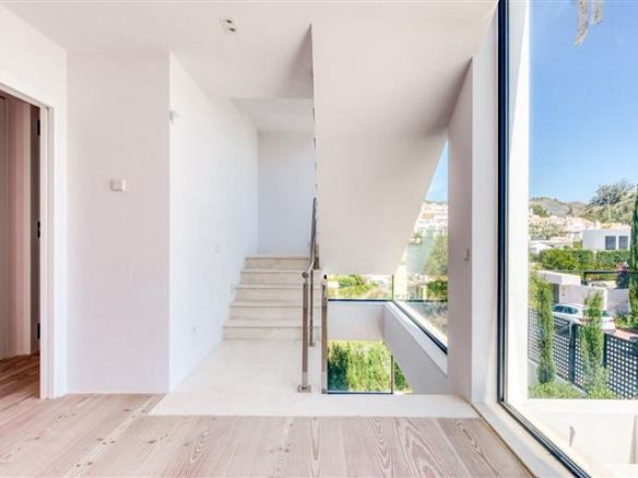 SOLD – Nueva Andalucia – Modern villa – Sea Views