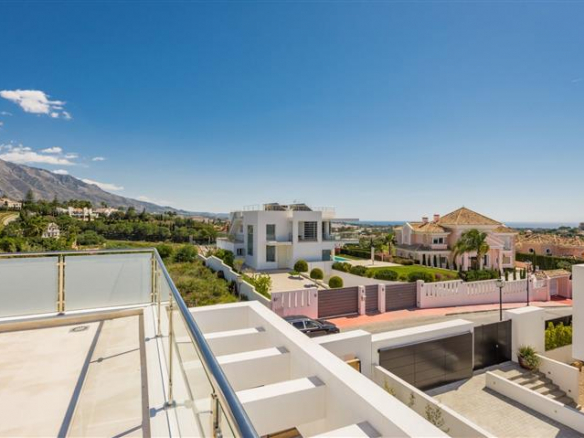 SOLD – Nueva Andalucia – Modern villa – Sea Views
