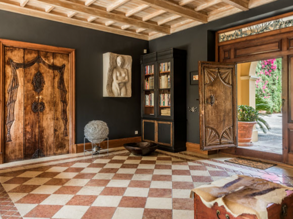 EL MADRONAL Mansion on 20.000m2 plot.Tennis court